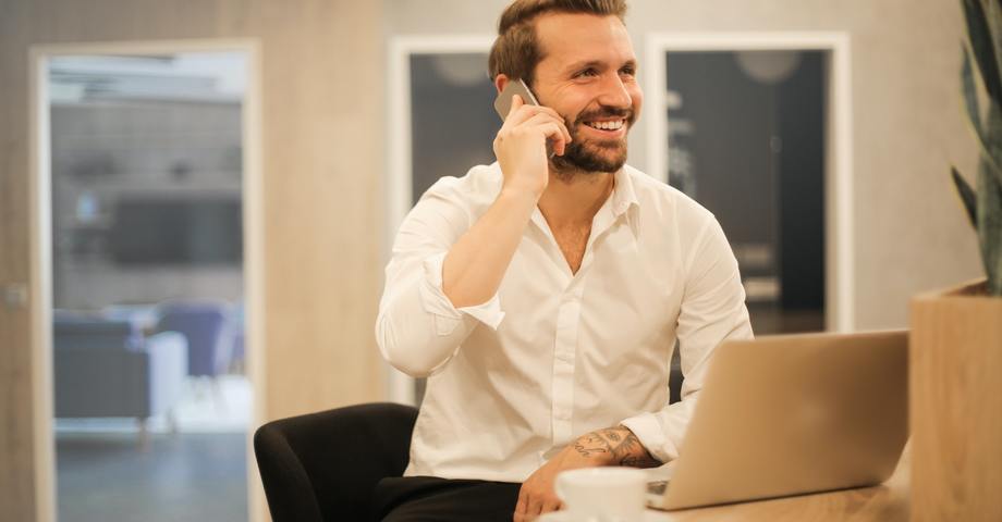 Come imparare ad essere a tuo agio al telefono