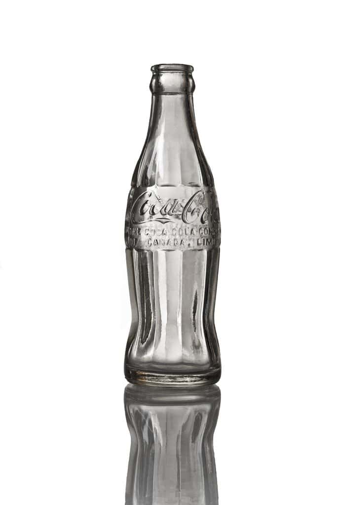 coca cola logo bottle